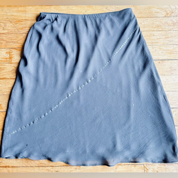 Double Layered Pure Silk Skirt with Sequin Accents
Medium
Max Studio Leon Max - Picture 9 of 9